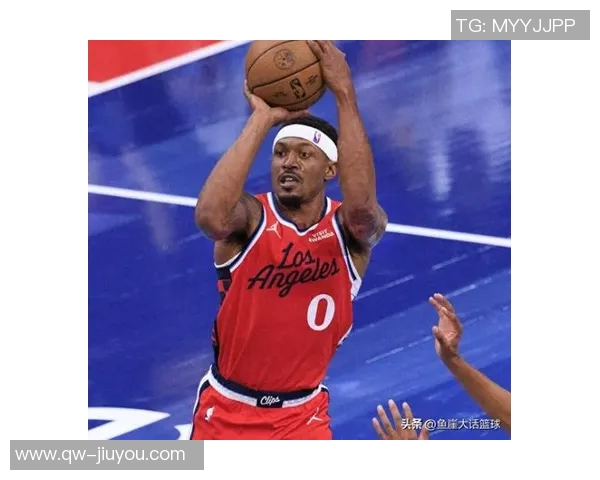 卢指导赞比尔对抗训练表现出色移动能力令人印象深刻 卢指导赞比尔对抗训练表现出色移动能力令人印象深刻