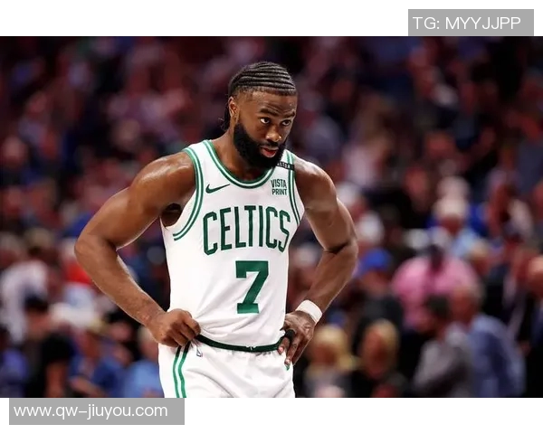 杰伦布朗上半场表现出色10投6中砍下17分正负值高达22助力球队领先 杰伦布朗上半场表现出色10投6中砍下17分正负值高达22助力球队领先