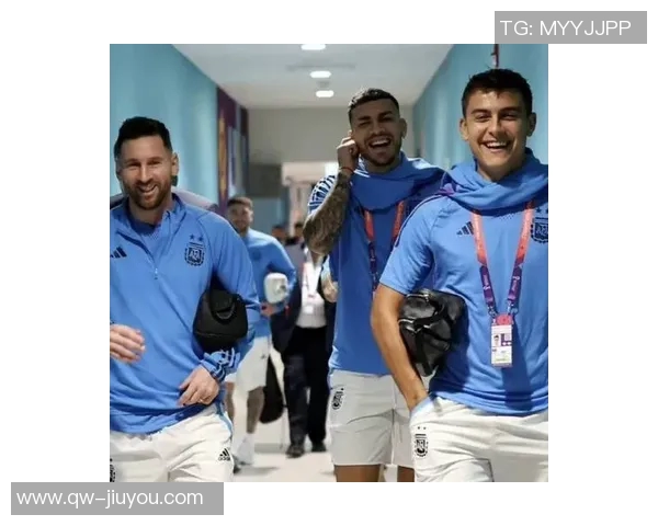 梅西合影时小球员被挤开德保罗出手推开不满插队者