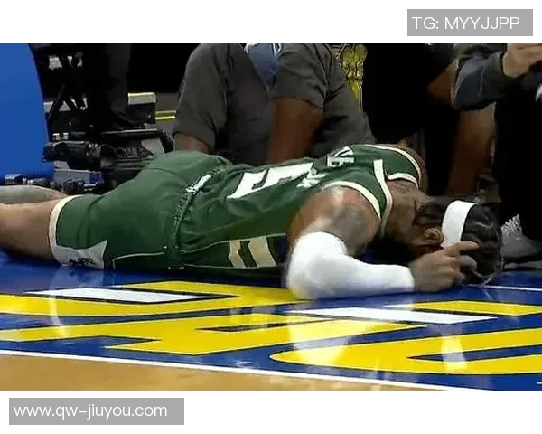 特伦特上篮受伤左小腿被搀扶回更衣室球迷心痛不已